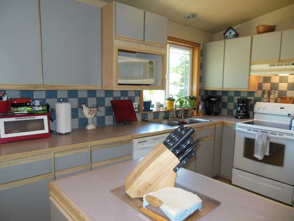 Bright & Cheery Kitchen