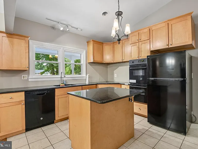 10206 Green Clover Ct — Photo 6