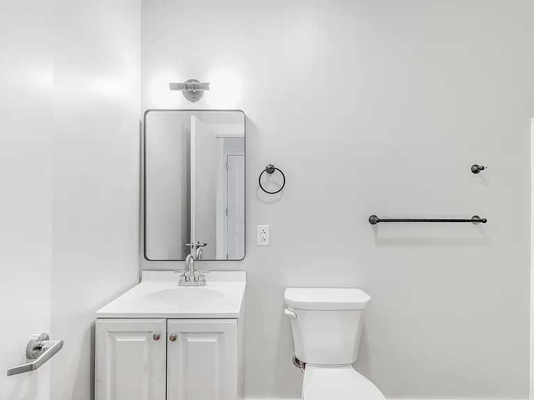 Cates Block Apartments — Photo 18