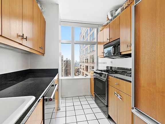 3rd image of 160 W 66th St APT 30G