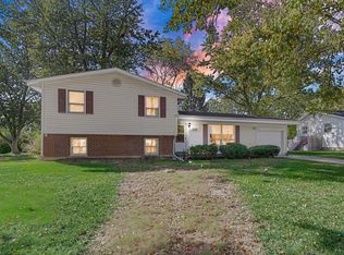 352 Sioux Ln, Carol Stream, IL 60188