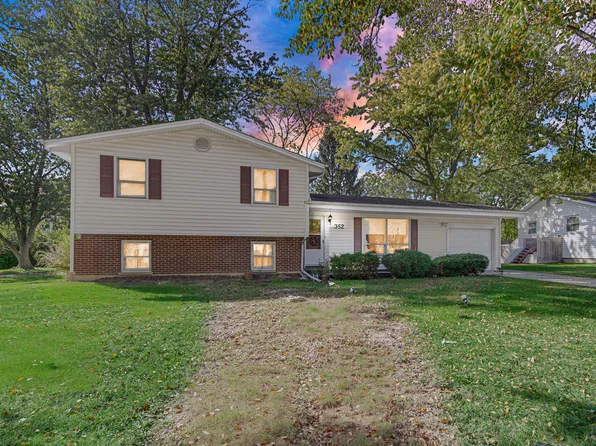 352 Sioux Ln, Carol Stream, IL 60188