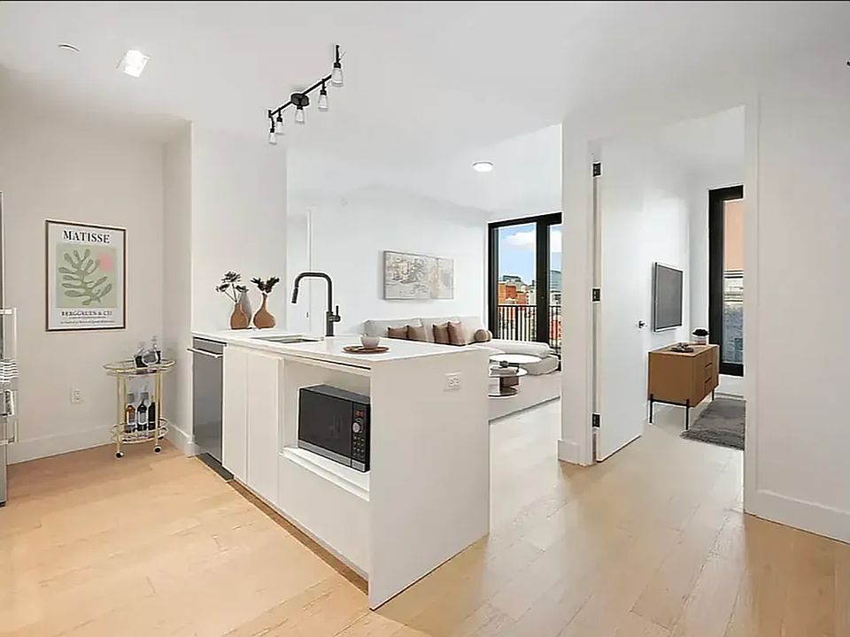 1st image of 224 W 124th St #1312