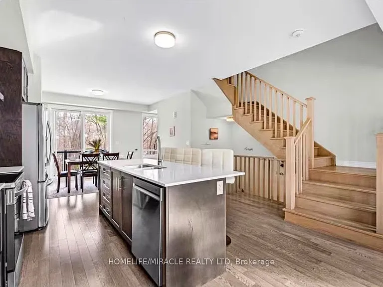 27 Folcroft St — Photo 4