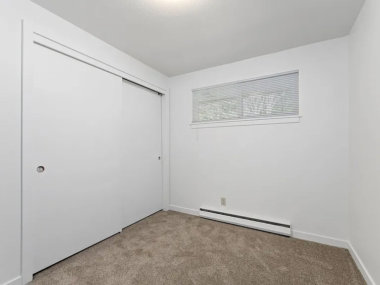 913 Harrington Ave NE — Photo 32