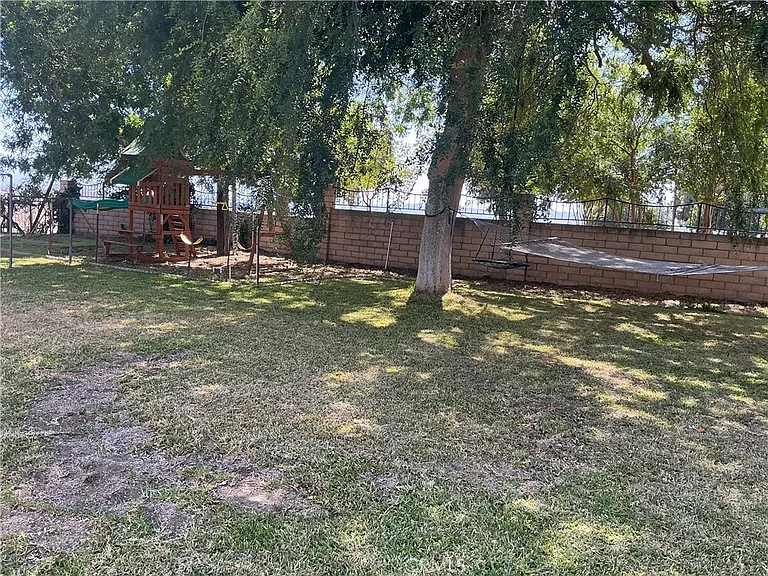 6585 Shannon Rd — Photo 29