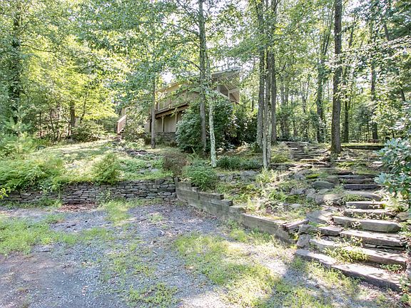 2nd image of 122 Lake Shore Dr