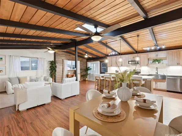 2349 Akalakala St, Pearl City, HI 96782