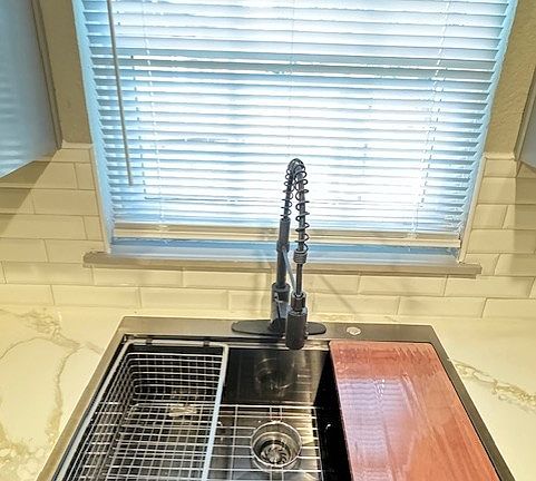 2nd image of 527 Saratoga Dr #B