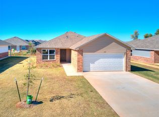 929 S Colt Ln, Mustang, OK 73064
