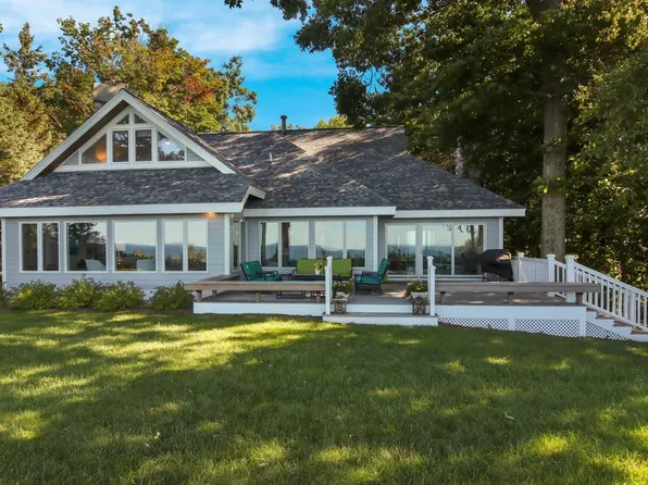 858 Crystal Downs Dr, Frankfort, MI 49635