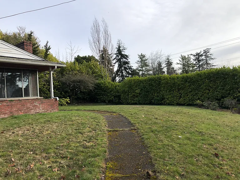 9852 NE 18th St — Photo 3