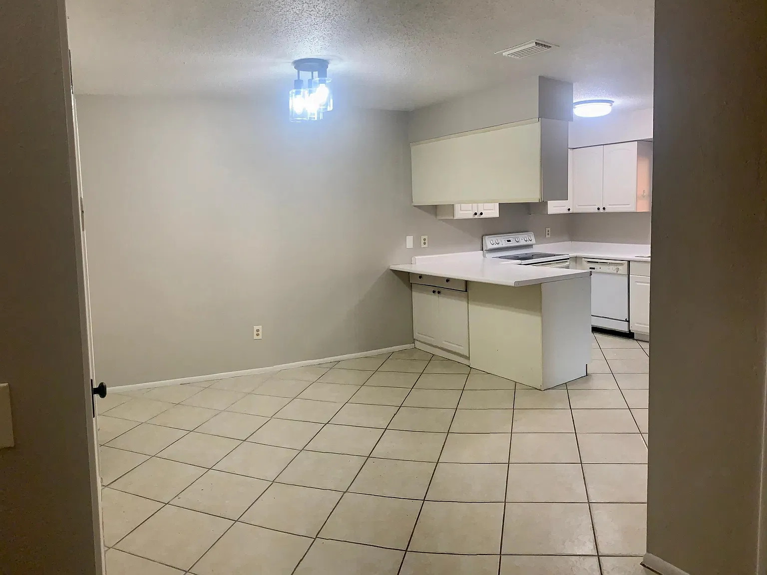 2 bed, 1278 sqft, $1,685 — Photo 2