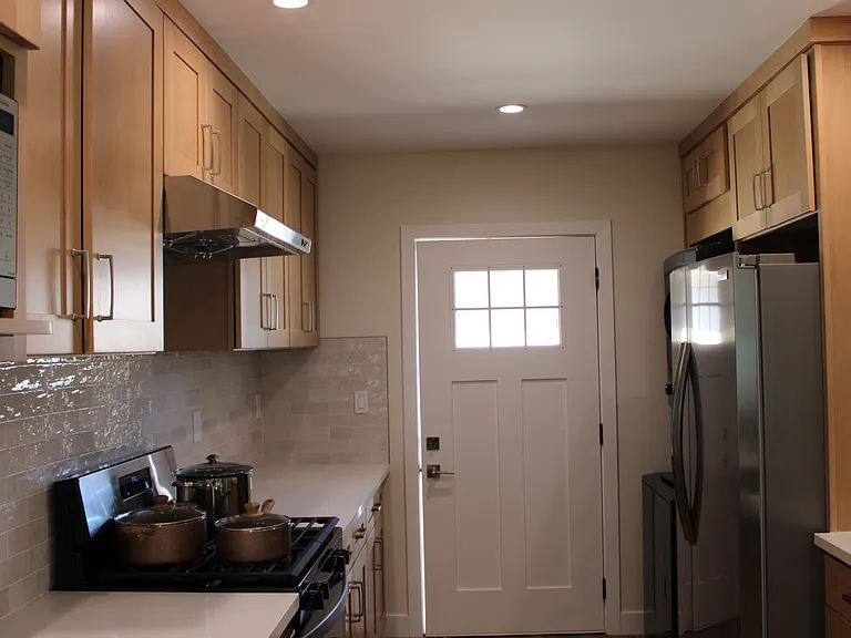 271 Grace Ave — Photo 5