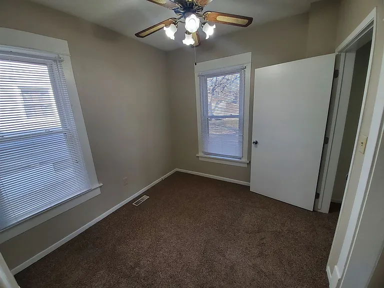 30 E Kirkwood Ave — Photo 8