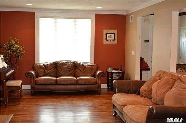 2nd image of 11 Acorn Rd
