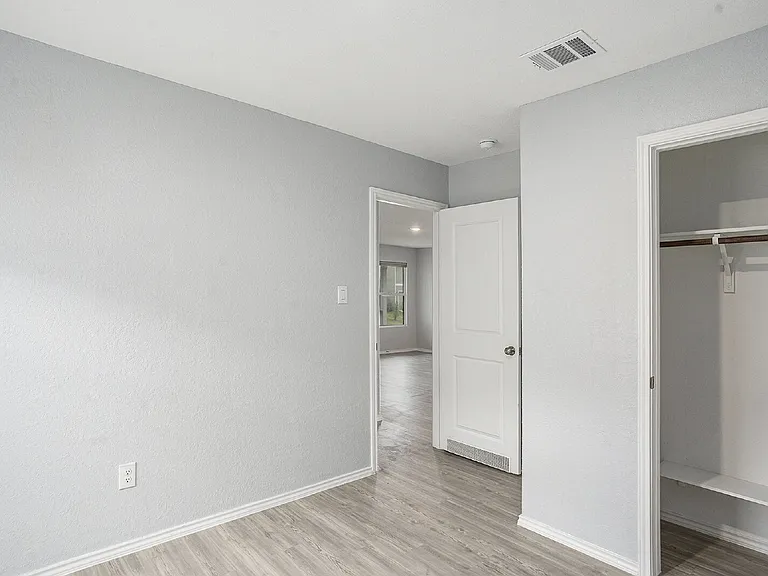 419 De Herrera — Photo 13