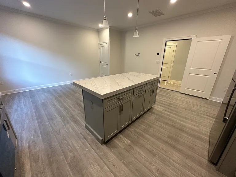605 Broadway #102 — Photo 4