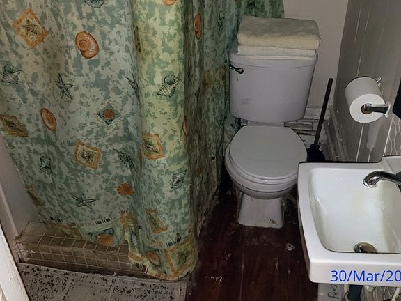 5th image of 121 Turner St #123