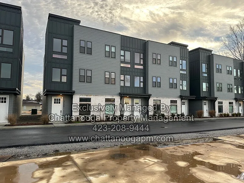 Building Photo - 7175 Garden Grove Way