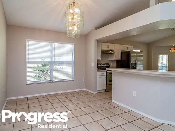 5th image of 120 Knights Hollow Dr