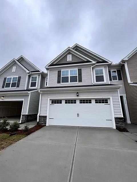 3 bed, 2.5 bath, 1924 sqft, $2,095 — Photo 1