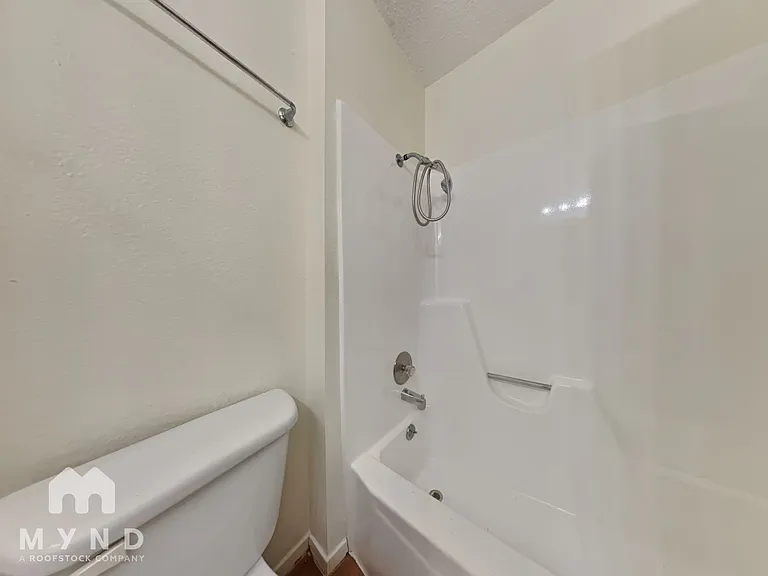 10701 Daryl Cv #B — Photo 12