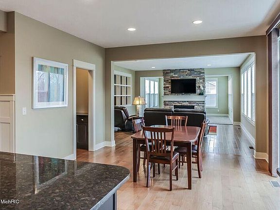 3rd image of 7232 Silver Meadow Dr NE