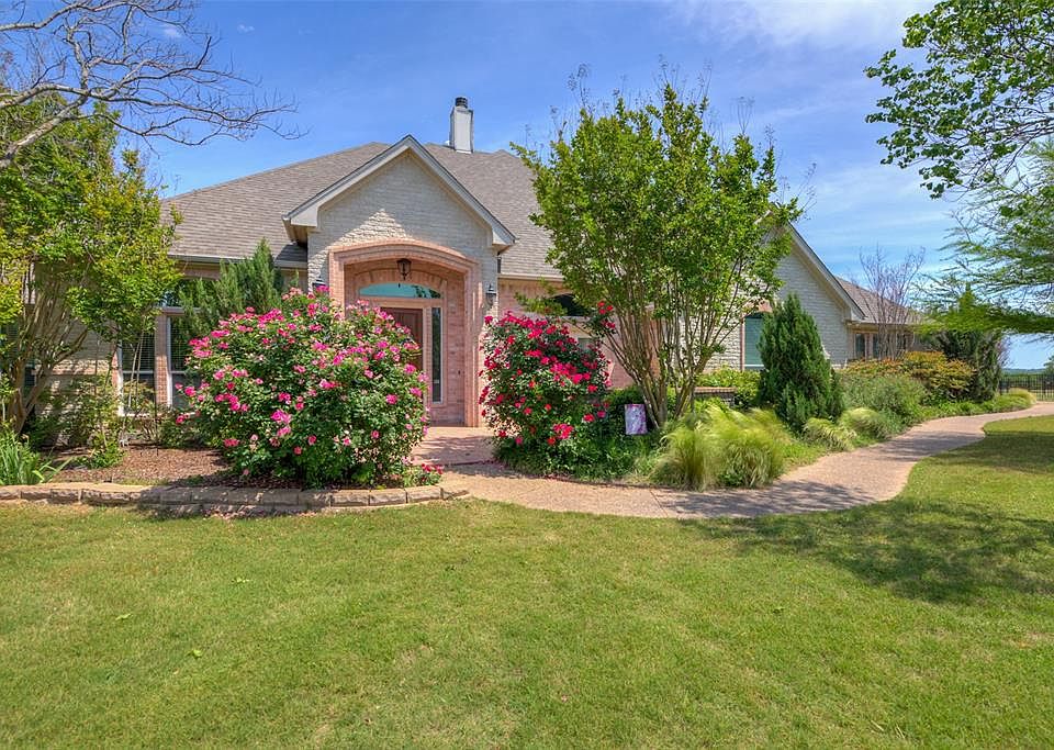 1st image of 104 Oakcrest Hills Dr