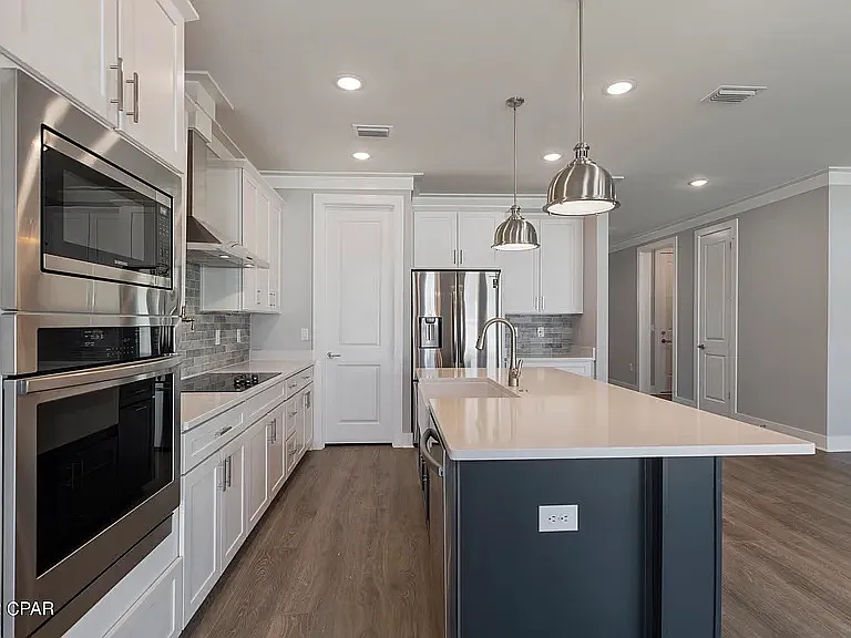 22802 Lakeview Dr — Photo 3