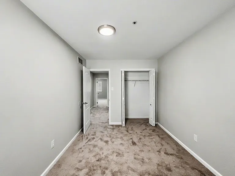 514-536 Crooked Ln — Photo 35