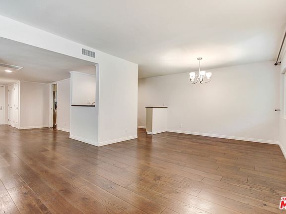 5th image of 16012 Moorpark St Unit 202