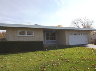 1425 Roslyn Rd, Schaumburg, IL 60193