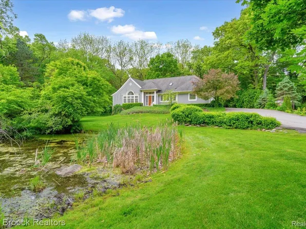 3826 Lakecrest Dr, Bloomfield Hills, MI 48304