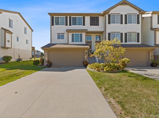 318 Oak Ridge Dr #92, Pontiac, MI 48341