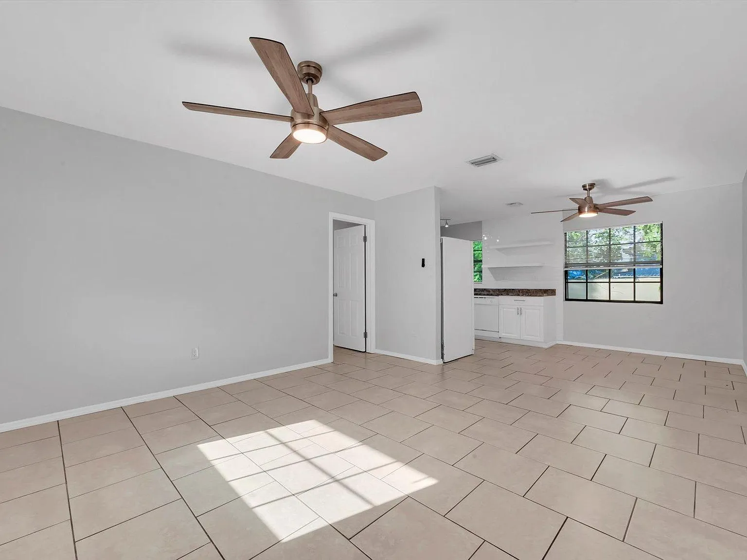 3 bed, 864 sqft, $2,250 — Photo 3