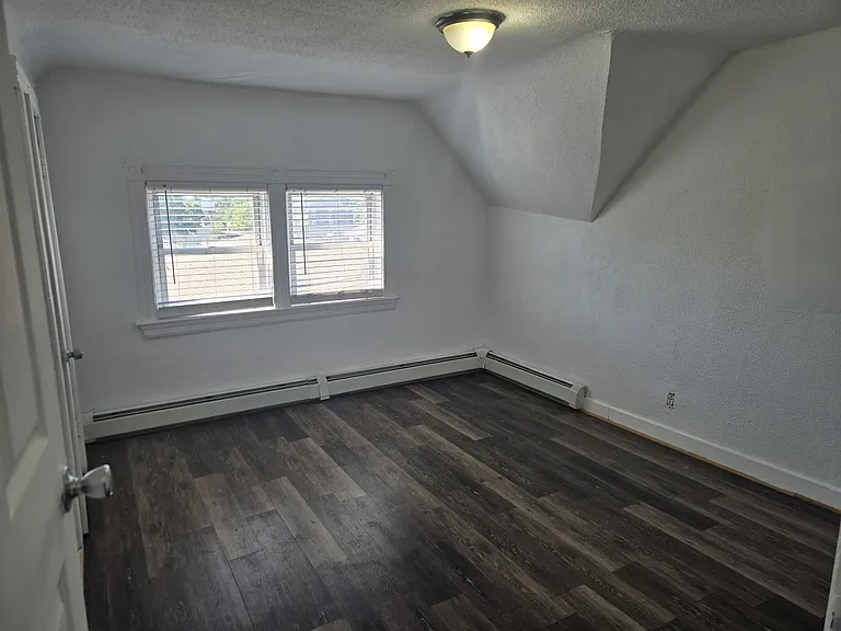 12 Gladstone St #4 — Photo 7