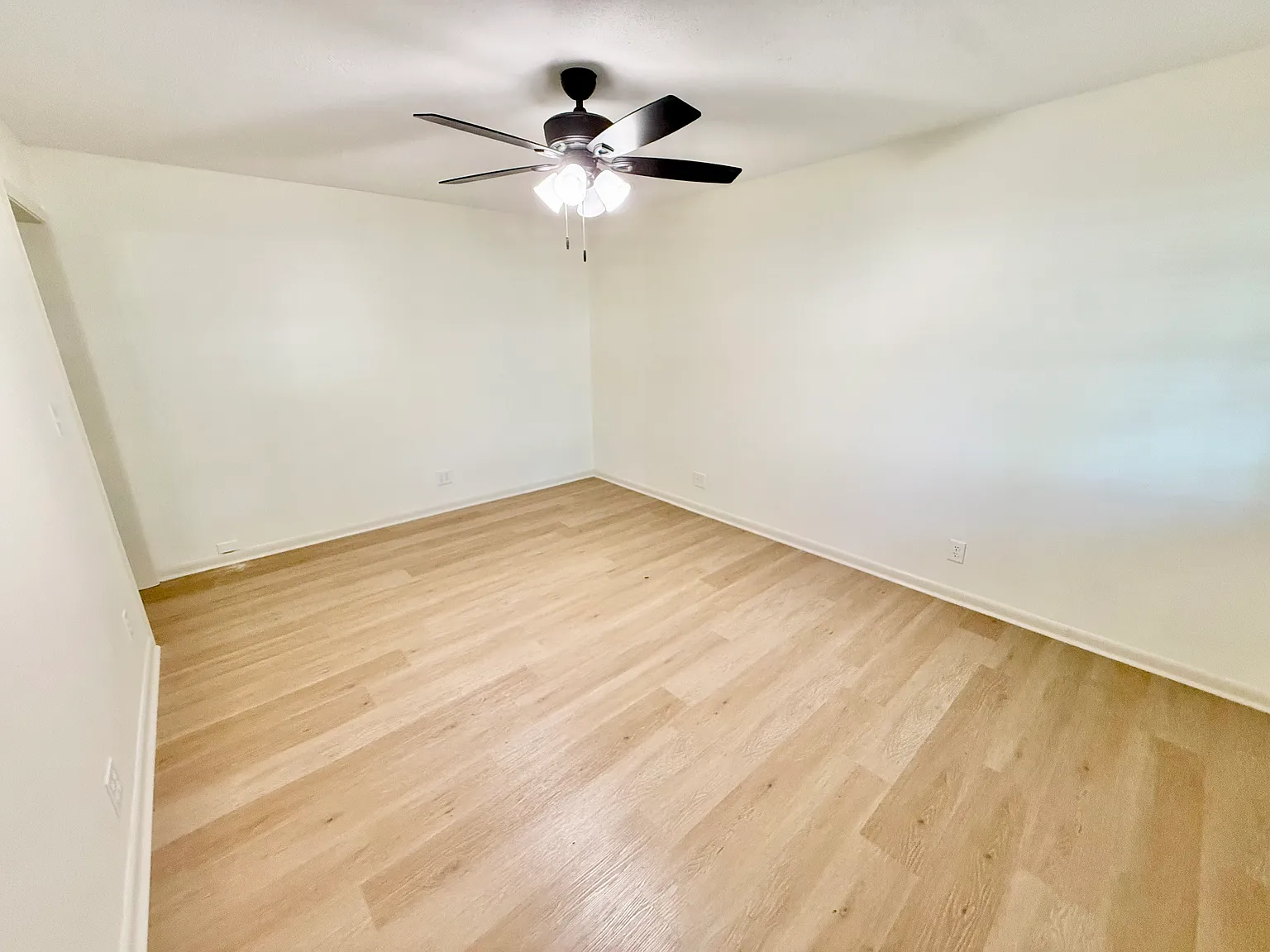 3 bed, 1045 sqft, $1,650 — Photo 3