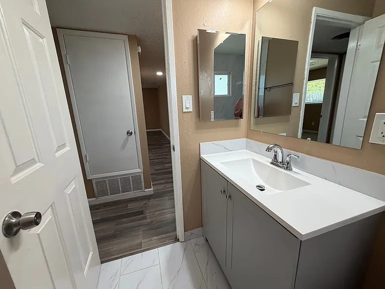 5725 Woodleigh Dr — Photo 14