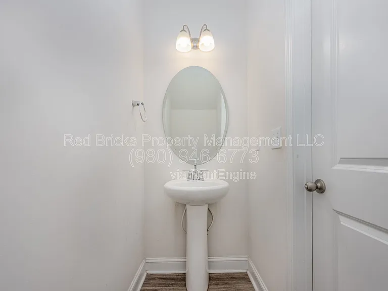 630 Cypress Glen Ln — Photo 12