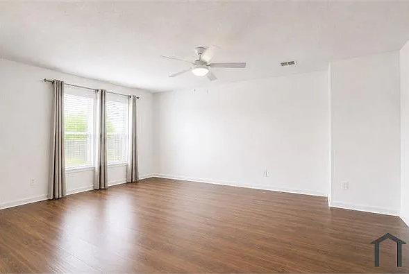 5 bed, 2705 sqft, $3,600 — Photo 4