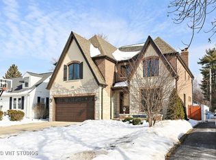 695 S Hillside Ave, Elmhurst, IL 60126