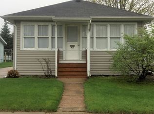 418 W Pine St, New London, WI 54961