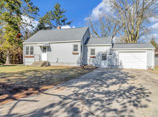 2514 E White Pine Rd, Green Bay, WI 54313