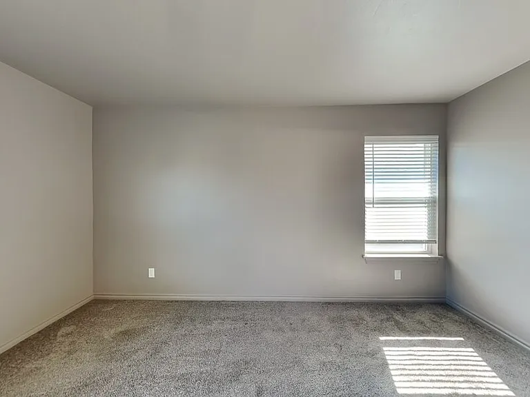 509 N Main St — Photo 8