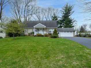 7 Oak Tree Ln, Schenectady, NY 12309