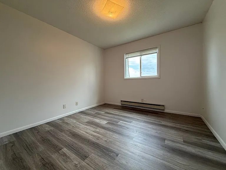 1116 2nd Street SE - Uptown Apartments — Photo 31