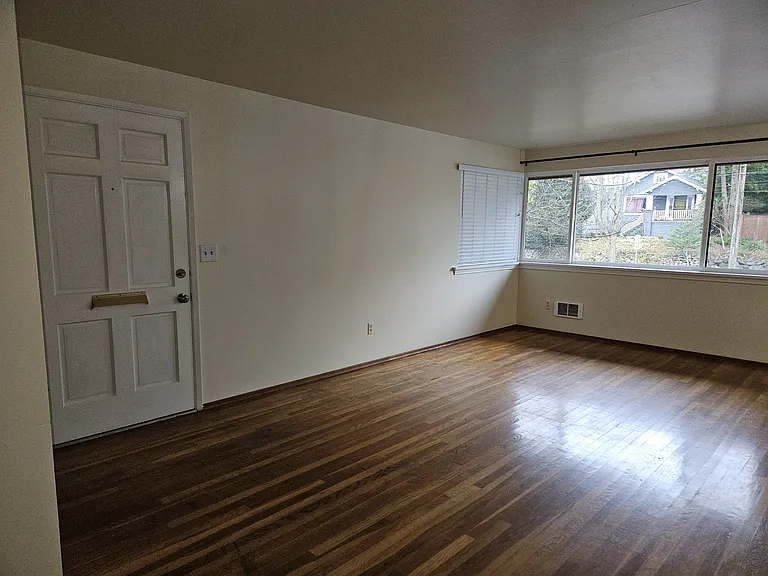 817 NW Market St — Photo 24
