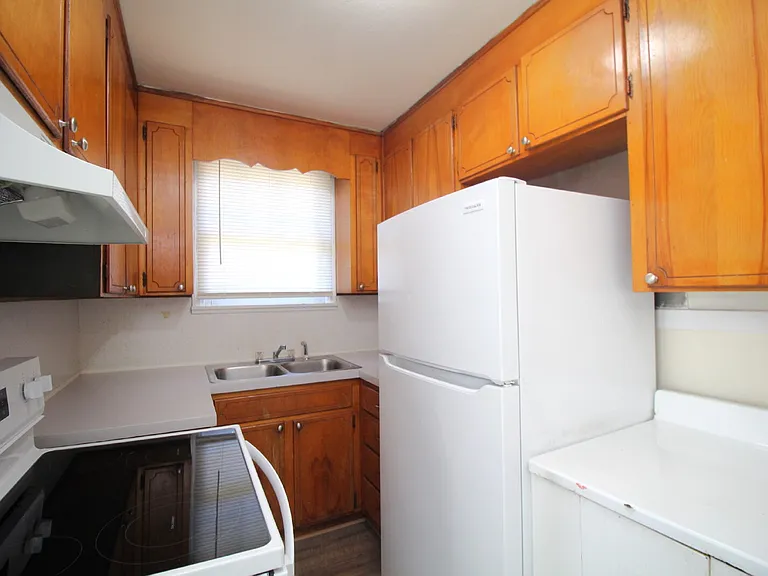 1218 N Kirk St — Photo 8