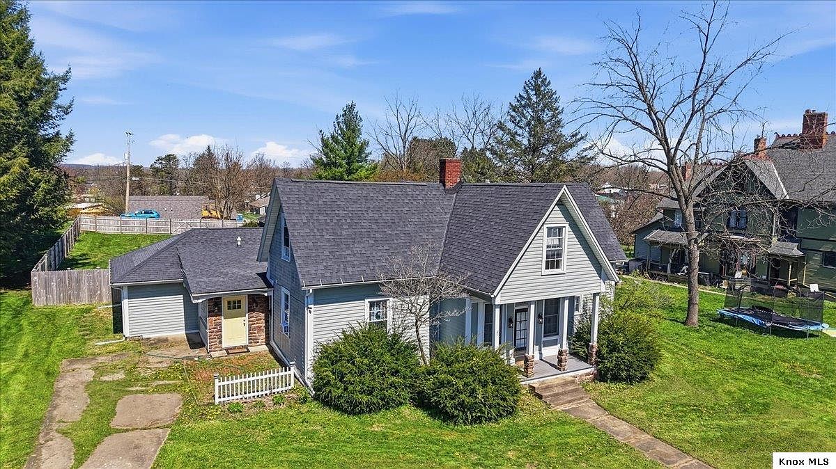 Listing photo 3 for 122 W Sandusky St